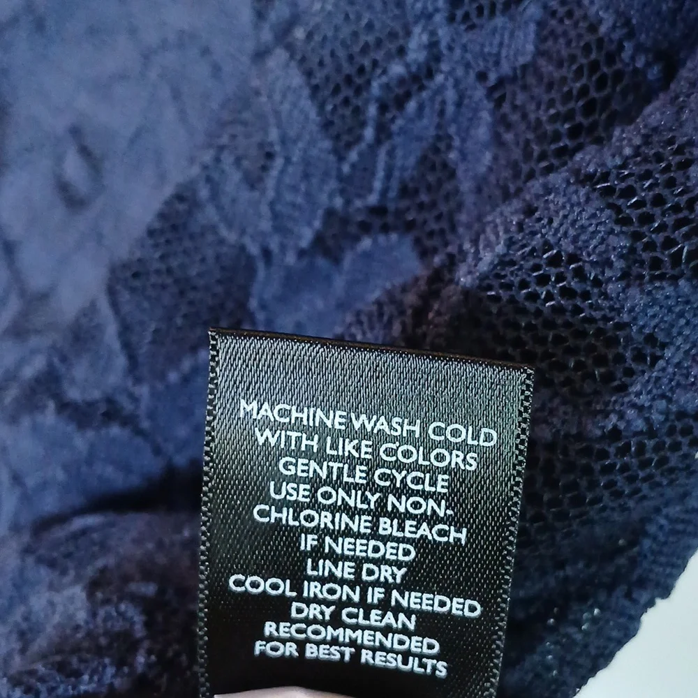 Torrid NWT Navy Blue Lace Boatneck Top Lace Long Sleeves Size 0 Large - Picture 11 of 11